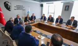 Özgür Özel,  Başkan Dutlulu ve 14 ilçe belediye başkanıyla bir araya geldi