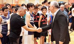 BERGAMA’DA CUMHURİYET BAYRAMI COŞKUSU BASKETBOL SAHASINA TAŞINDI