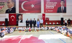 BAYRAKLI’DA 51 OKULA 1,5 MİLYON TL’LİK SPOR DESTEĞİ