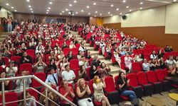 Çellist Bagjan Oktyabr Egeli iletişim öğrencileriyle buluştu