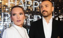 Demet Akalın; Pandemi döneminden bu yana eşiyle ayrı uyuduklarını açıkladı.