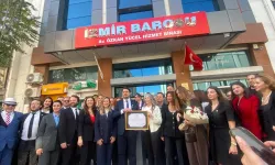 İzmir Barosu Başkanı Serhat Sökmen mazbatasını aldı