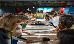 Çocuklar İzmir’in kültürel mirasını sanatla keşfetti