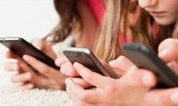 Sosyal medyada yeni düzenleme: 15-18 Yaşa canlı yayın ve ekran kaydı kısıtlaması
