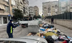 Karşıyaka'da muhtar çöpler için ilaçlama istedi