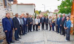 BAŞKAN ERMAN UZUN, İZMİRLİ MUHTARLARI AĞIRLADI: “MUHTARLARIMIZ BAŞIMIZIN TACI”
