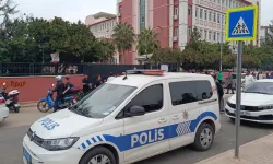 Seyhan'daki ortaokulda kız öğrenci arkadaşını yaraladı