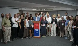 İzmir’de düzenlenen demokratik dönüşüm konferansı sonuç bildirgesi yayımlandı