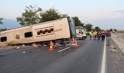 Kum yüklü kamyon otobüse çarptı: 6 ölü, 42 yaralı