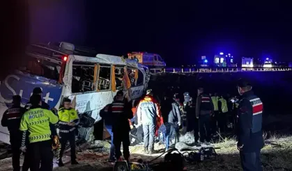 Aksaray'da otobüs şarampole uçtu! 2 ölü, 34 yaralı var