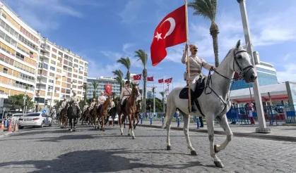 İzmir’in kurtuluşu süvarilerle canlandırıldı