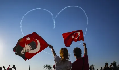 Türk Yıldızları ve SOLOTÜRK İzmir semalarında!