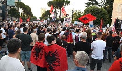 Tiran'da protestolar 28'inci gününde