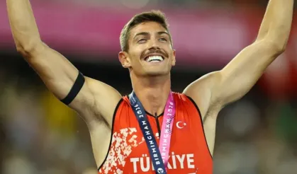 İzmirli İsmail Nezir Avrupa üçüncüsü oldu