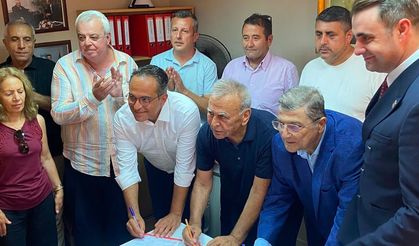 Aziz Kocaoğlu ve iki isim Bornova'da YENİ Parti'ye katıldı