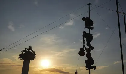 İzmir’de Gündoğdu Meydanı’nda akrobasi gösterisi