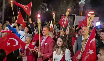 Bodrumlular 29 Ekim Cumhuriyet Bayramında fener alayında buluştu