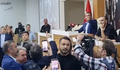 Çiğli Meclisi’nde başkan Yıldız’a protesto