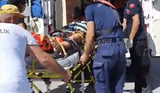 Marmaris'te gezi teknesinde yaralanan kişiye Sahil Güvenlik ekipleri müdahale etti