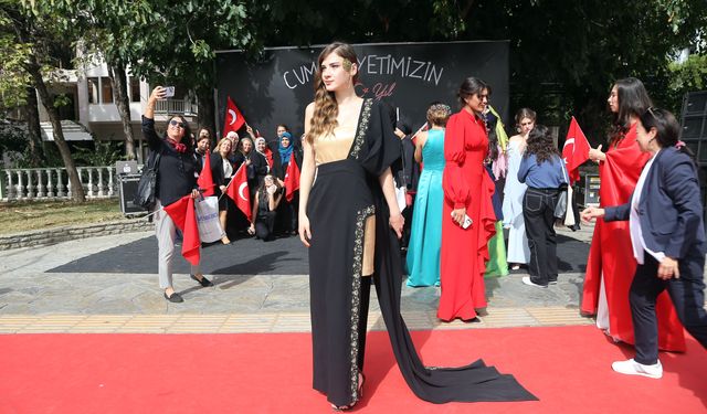 Muğla'da "Cumhuriyetin ışığında 100'üncü yıl sergisi" ve "Cumhuriyet kadınları defilesi"