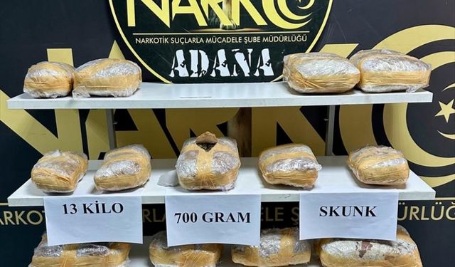 Adana'da çekyata gizlenmiş 13 kilo 700 gram skunk ele geçirildi