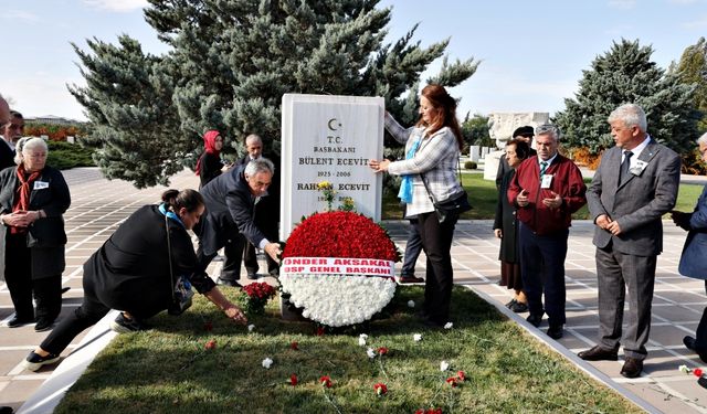 Bülent Ecevit, vefatının 17'nci yılında mezarı başında anıldı