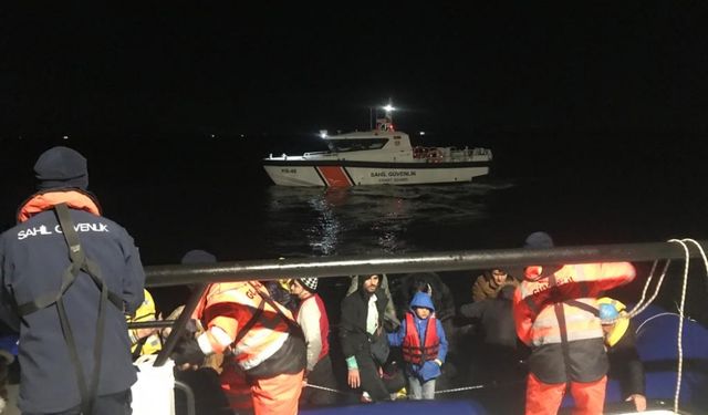 İzmir açıklarında 50 düzensiz göçmen kurtarıldı