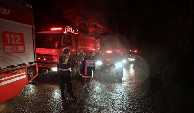 Trabzon'un Sürmene ilçesindeki örtü yangını kontrol altına alındı