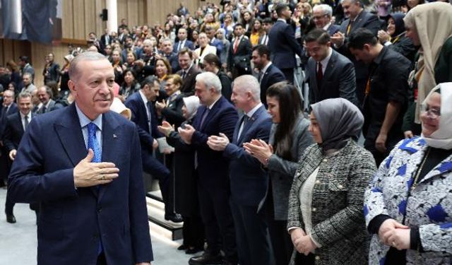 Erdoğan: Eli öpülecek kadın aranıyorsa, şehitlerimizin yiğit anaları, eşleri, başımızın tacı öğretmenlerimizdir 