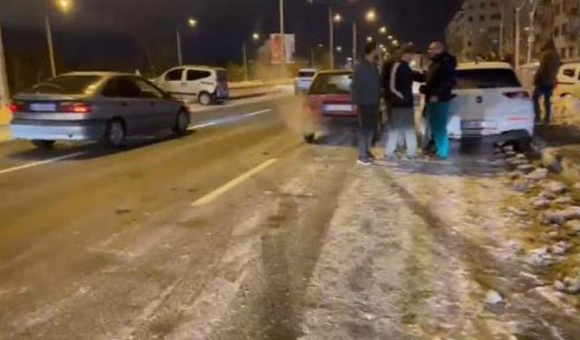 Erzurum’da buz pistine dönen yolda zincirleme kaza