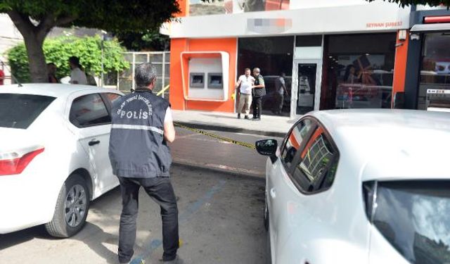 Kaldırımda yürürken uğradığı silahlı saldırıda yaralandı