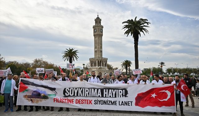 İzmir'de doktorlar Gazze için sessiz yürüyüş gerçekleştirdi