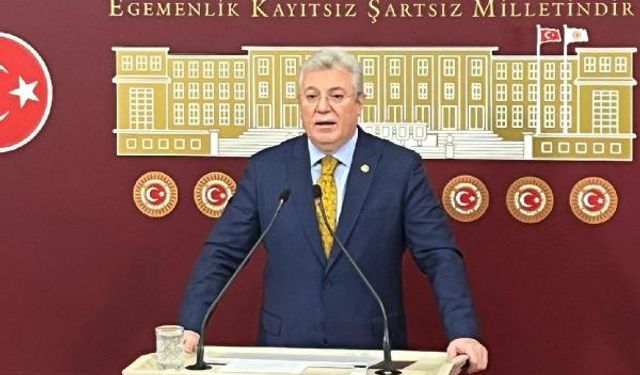 AK Parti'li Akbaşoğlu: Maskeli tiyatro oynanıyor