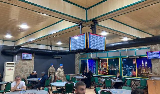 İzmir'de kumar oynarken yakalanan 84 kişiye ceza yağdı