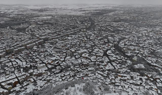 Kütahya kent merkezi ile Domaniç-İnegöl kara yolunda kar etkili oluyor