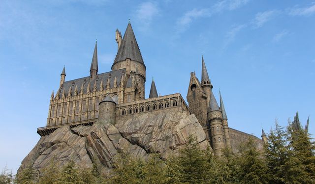 Harry Potter Kalesi’ne füzeyle saldırı! 5 ölü 32 yaralı