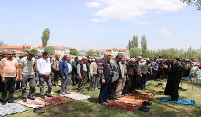 Kuraklığa karşı Afyonkarahisar'da yağmur duasına çıkıldı