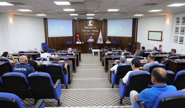 Edremit Başkanı Mehmet Ertaş, esnaf odalarıyla bir arada