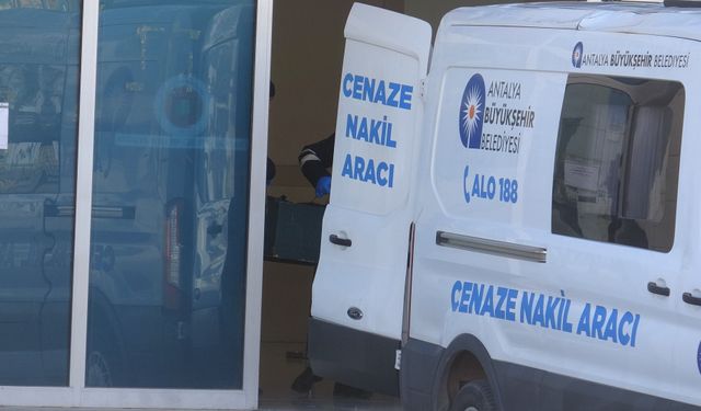 Antalya’da kanlı kavga: 8 bıçak darbesiyle öldürüldü