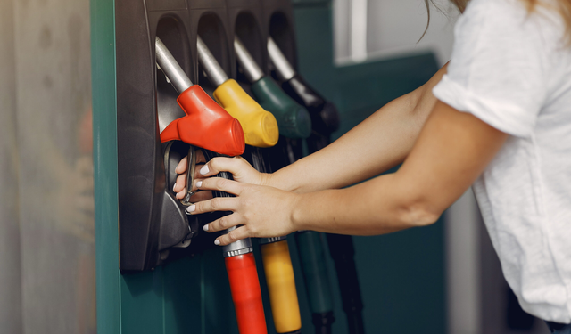 Motorin ve benzine zam geldi: Ankara, İstanbul, İzmir akaryakıt fiyatları