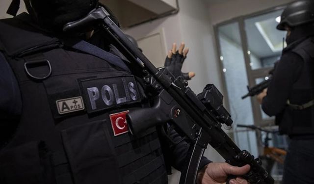 İzmir'de eş zamanlı FETÖ operasyonu: 9 polise gözaltı!