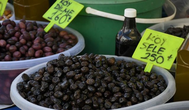 Kuşadası Belediyesi Yerel Üretici Pazarı büyük ilgi gördü