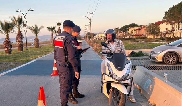 Kuşadası’nda bisiklet yolunu işgal eden 21 sürücüye cezai işlem