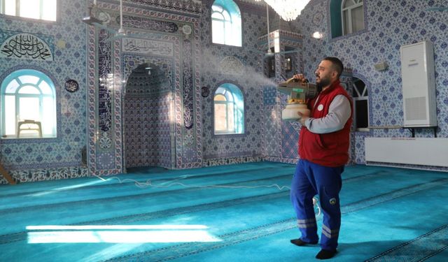 Ramazan’da Turgutlu camilerinde gül kokulu temizlik