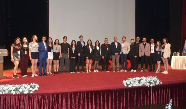 Akademisyenler İZDO öğrenci kongresi'nde buluştu