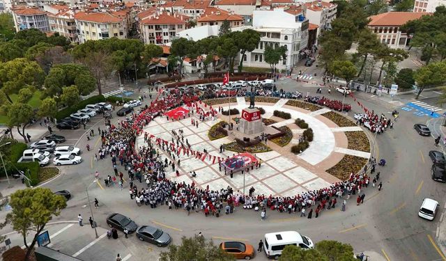 Muğla'da 23 Nisan etkinlikleri kortej yürüyüşü ile başladı