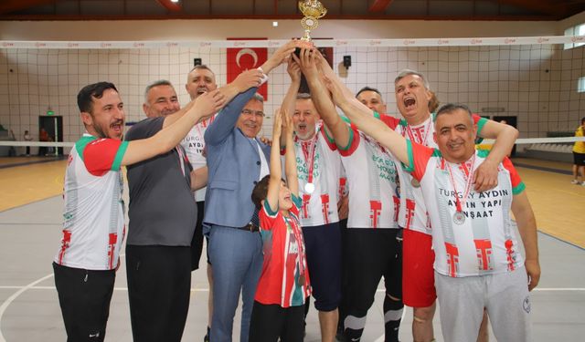 Voleybol turnuvasının şampiyonu belli oldu