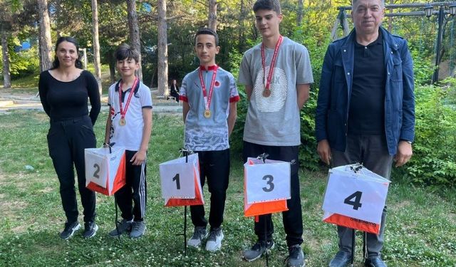 Genç oryantiring sporcuları Kütahya'da ter döktü