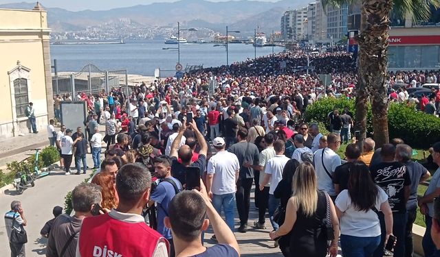 İZENERJİ ve İZELMAN işçileri grevin ikinci gününde Konak Pier’de