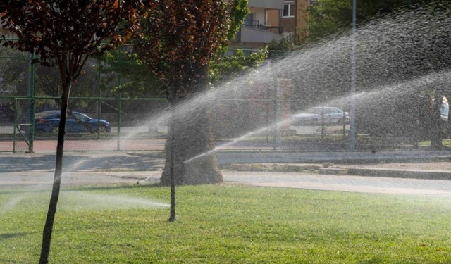 İzmir parklarında su tasarrufu seferberliği başladı